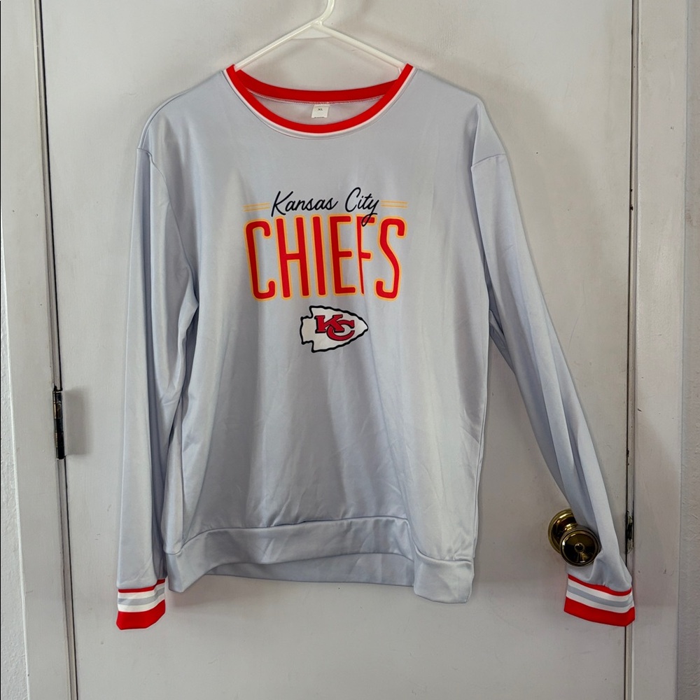 NFL Kansas City Chiefs silver sweatshirt with team name and logo Size XL - Picture 1 of 9
